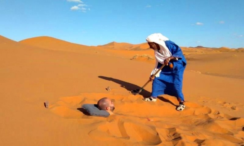 الردم” في رمال الجنوب علاج يستقطب الجزائريين خلال موسم الصيف – صحيفة روناهي