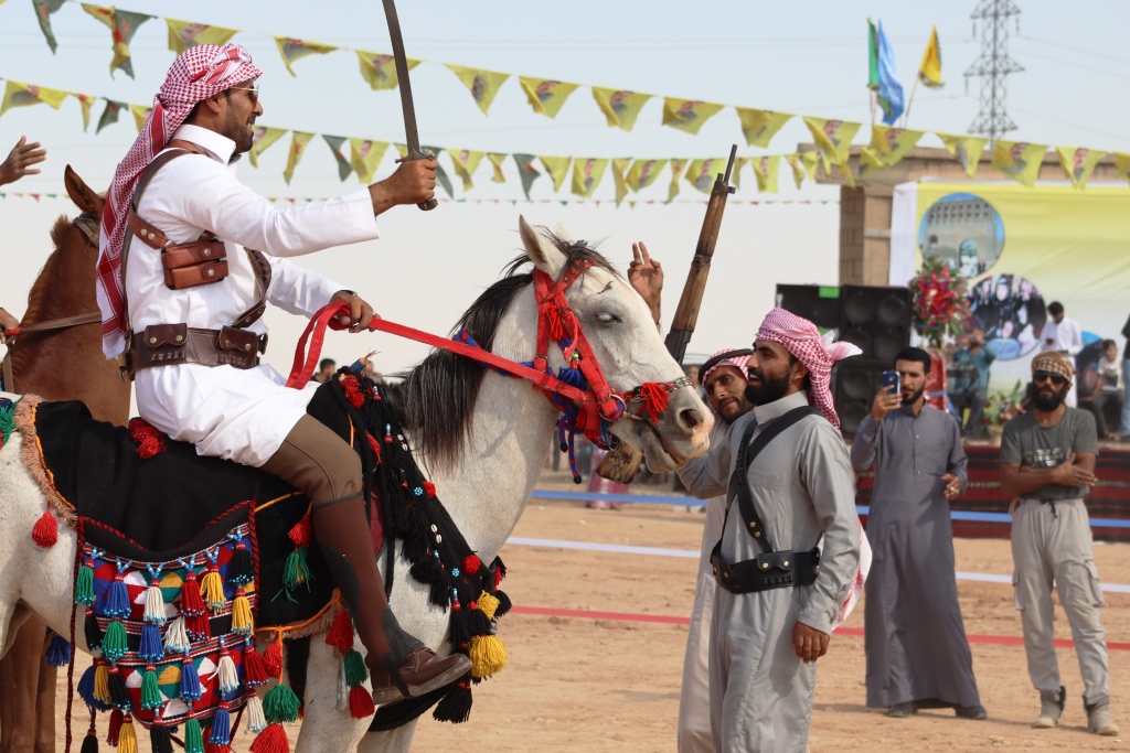 مهرجان تل أبيض الثالث: “عروض تراثية فلكلورية وإصرار على  المقاومة والتصدي”