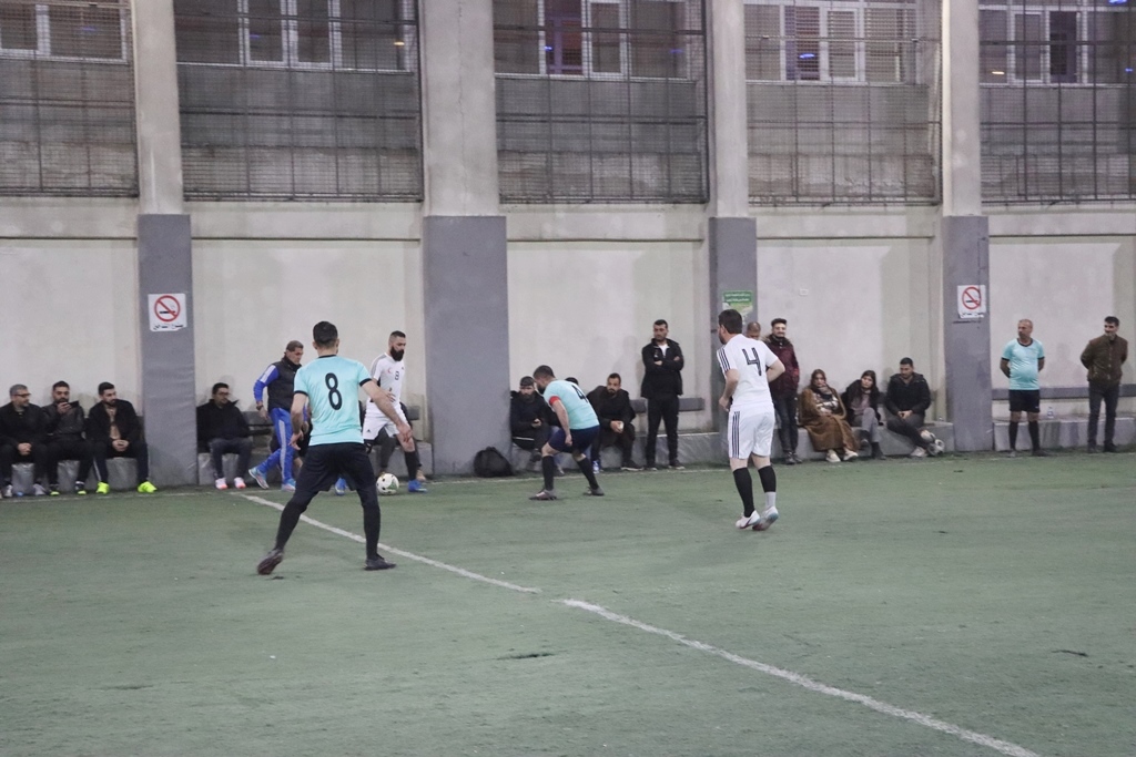 زخم في البطولات بالملاعب المغطاة