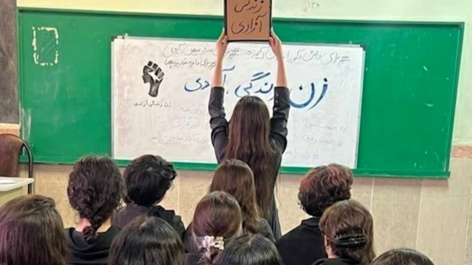 فرض قيود جديدة على الطالبات في إيران