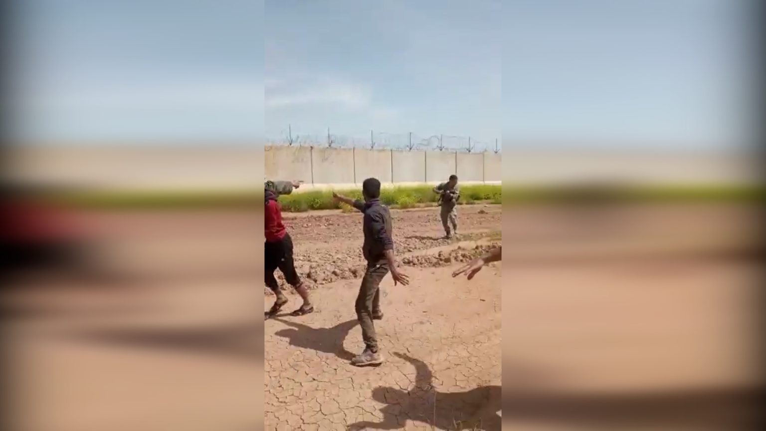 تظاهرات مناهضة لحفر الخنادق في الأراضي الزراعيّة بسري كانيه المحتلة