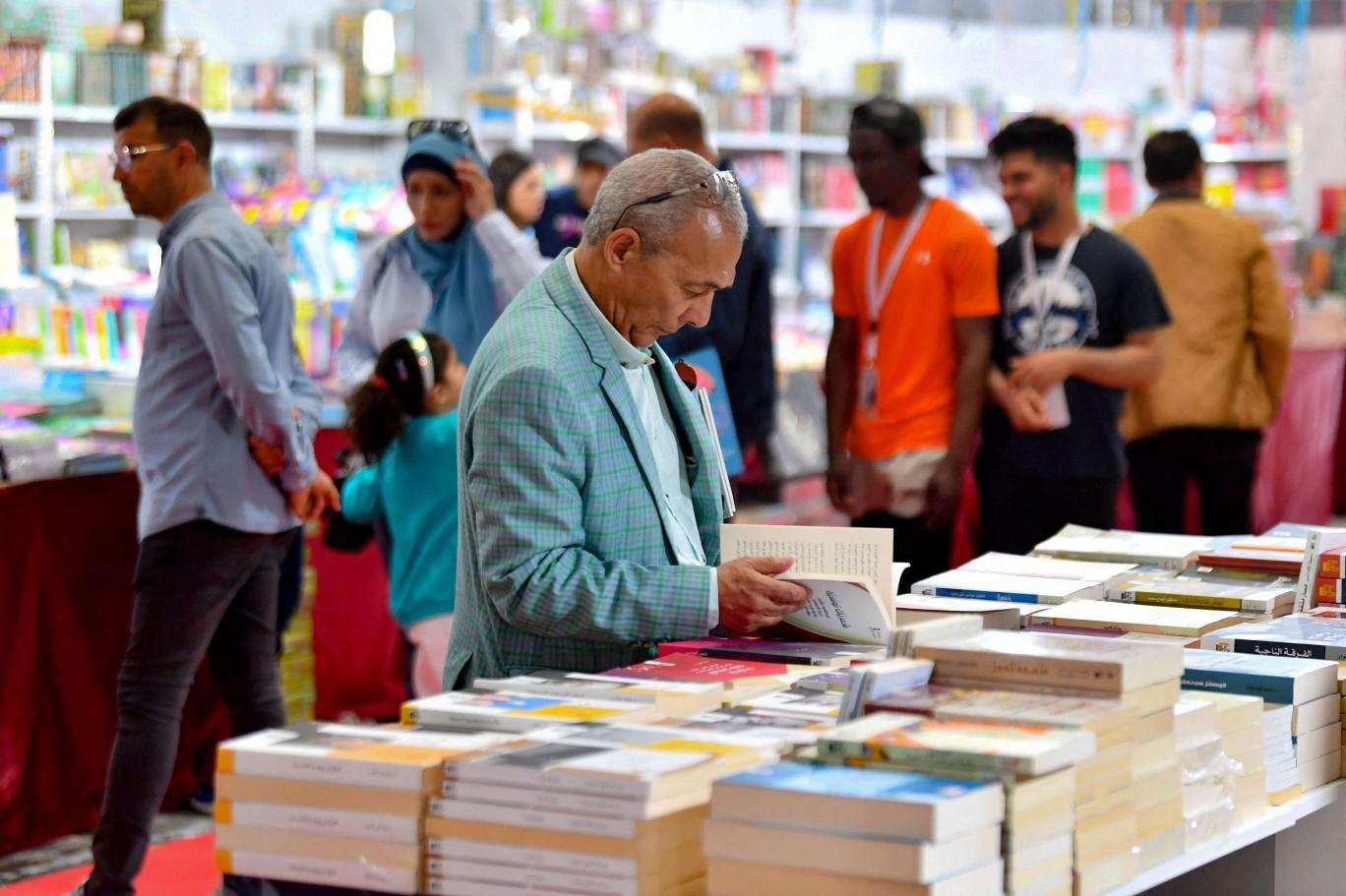 المصالحة مع المطالعة…بشائر من معرض الكتاب في تونس