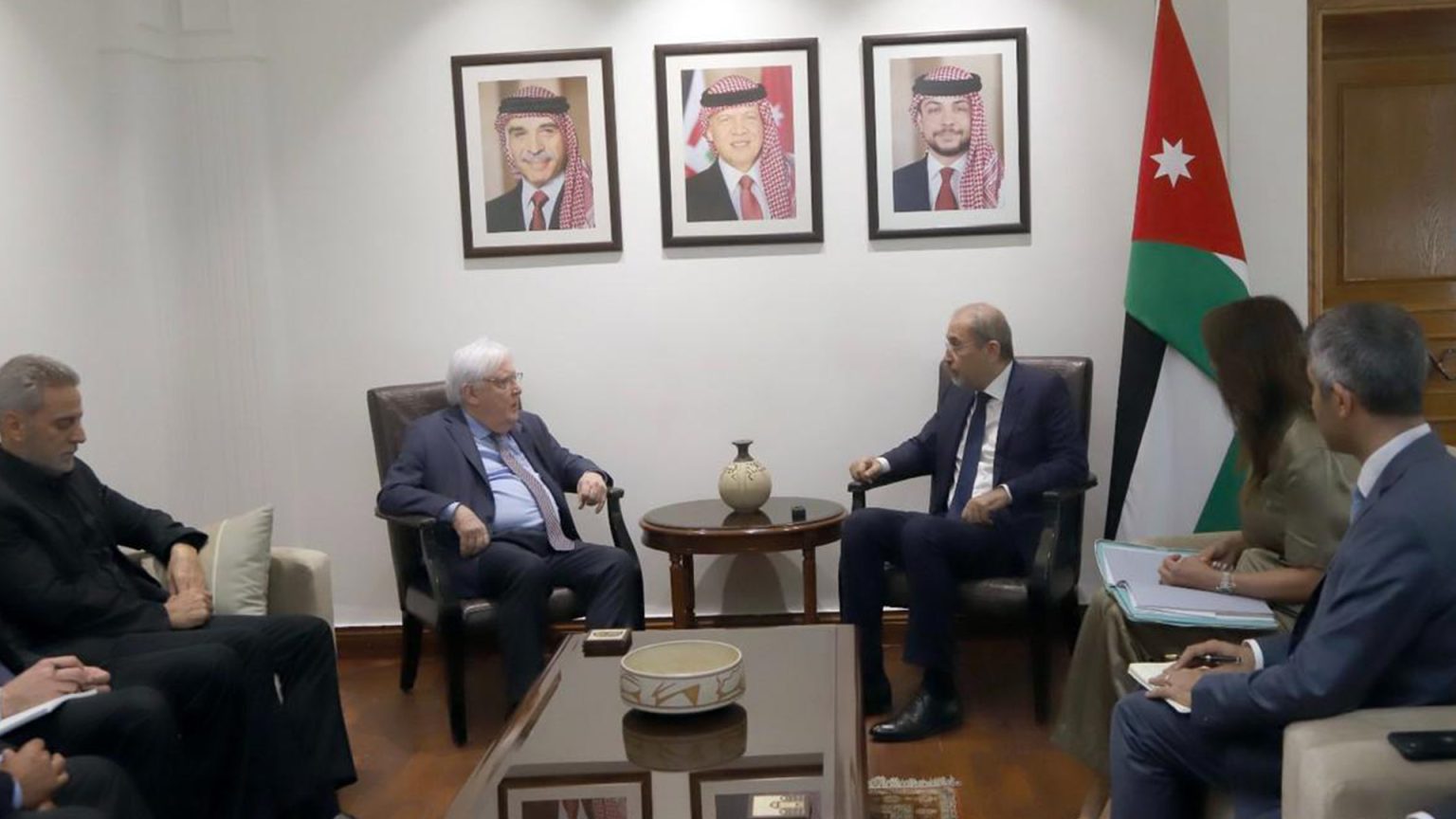 نائب رئيس وزراء الأردن يؤكد على عودة اللاجئين السوريين طوعيّاً إلى بلادهم  