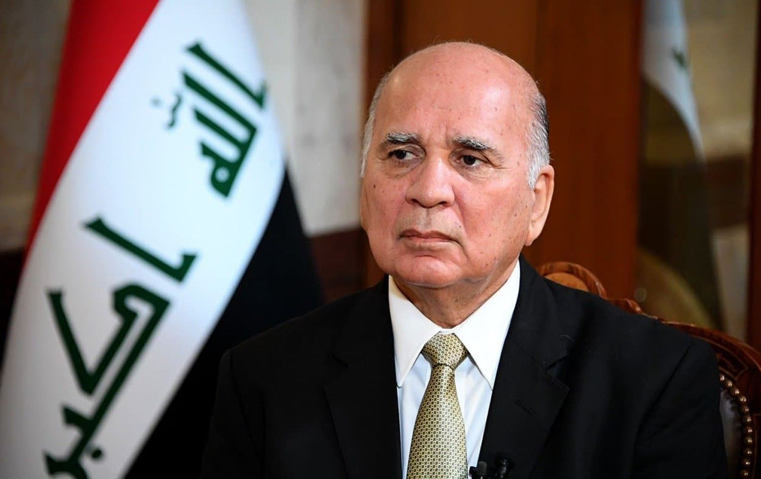 الخارجية العراقية تُطالِب السويد بتسليمها حارِق المصحف