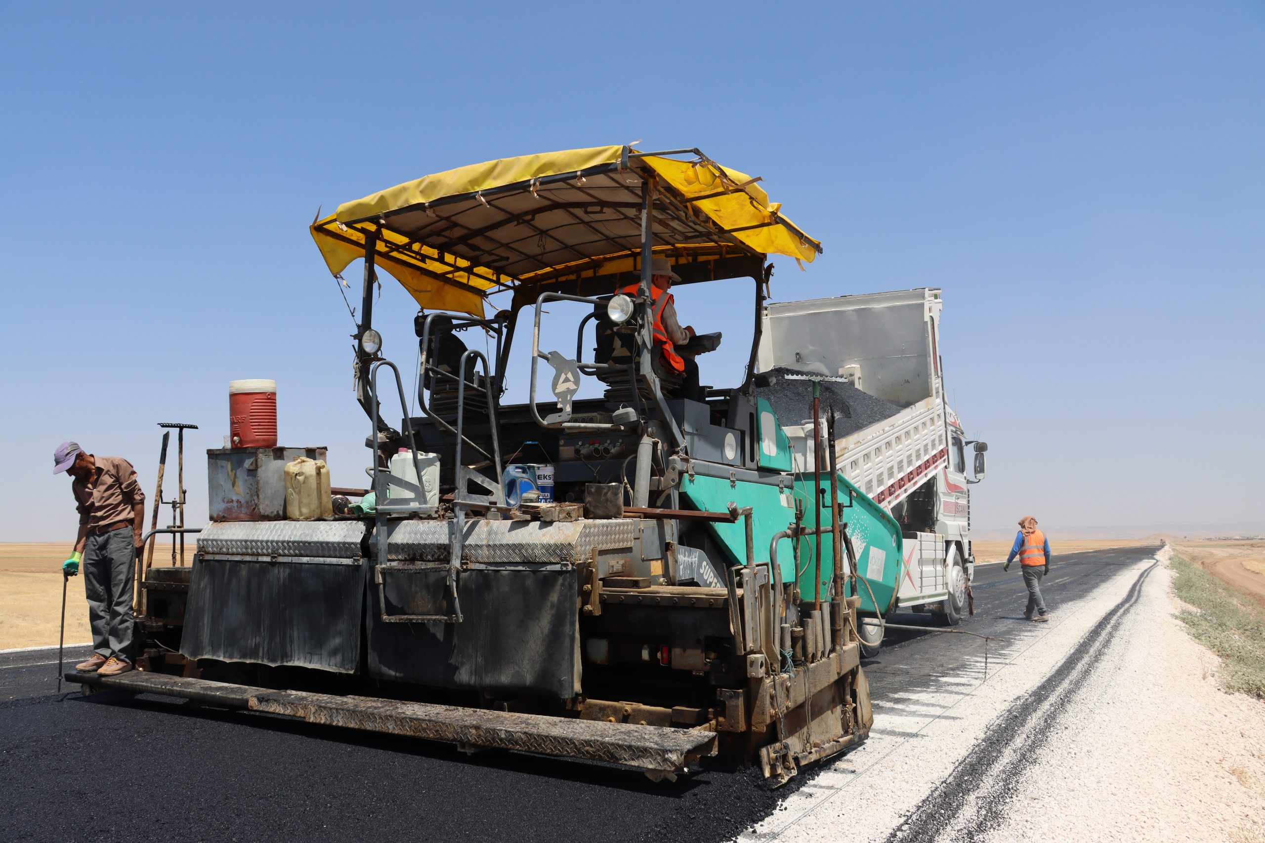تأخّر بتنفيذ طريق عمبارة M4… وهيئة الإدارات المحليّة لشمال وشرق سوريا توضح السبب