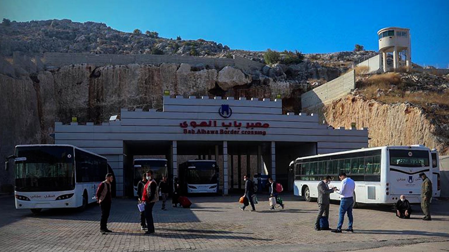ترحيل أعداد جديدة من السوريين قسراً عبر باب الهوى وسري كانيه المحتلتين