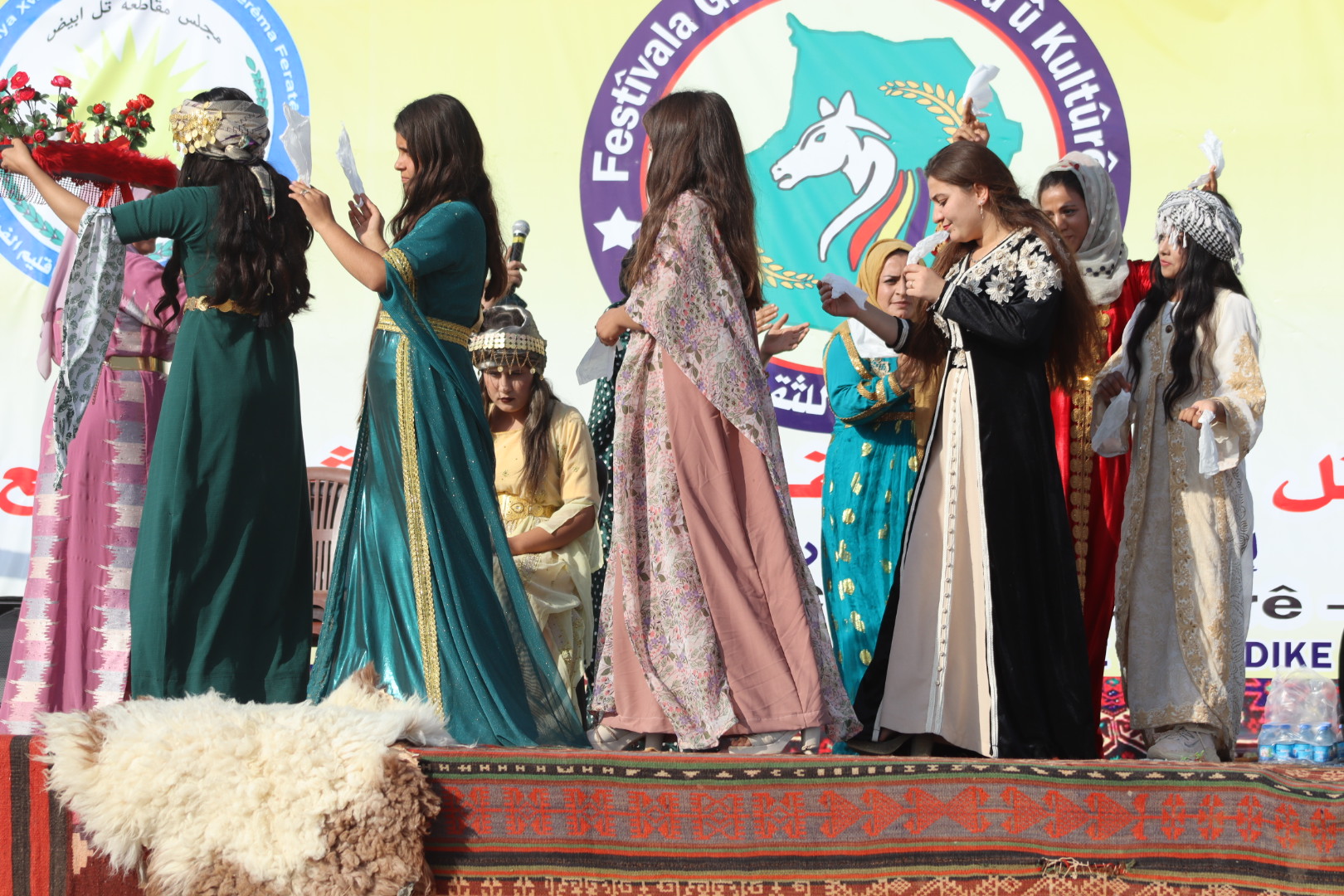 مهرجان تل أبيض الثقافي يختتم بالتأكيد على التمسك بالهوية الحضارية للشعوب السورية
