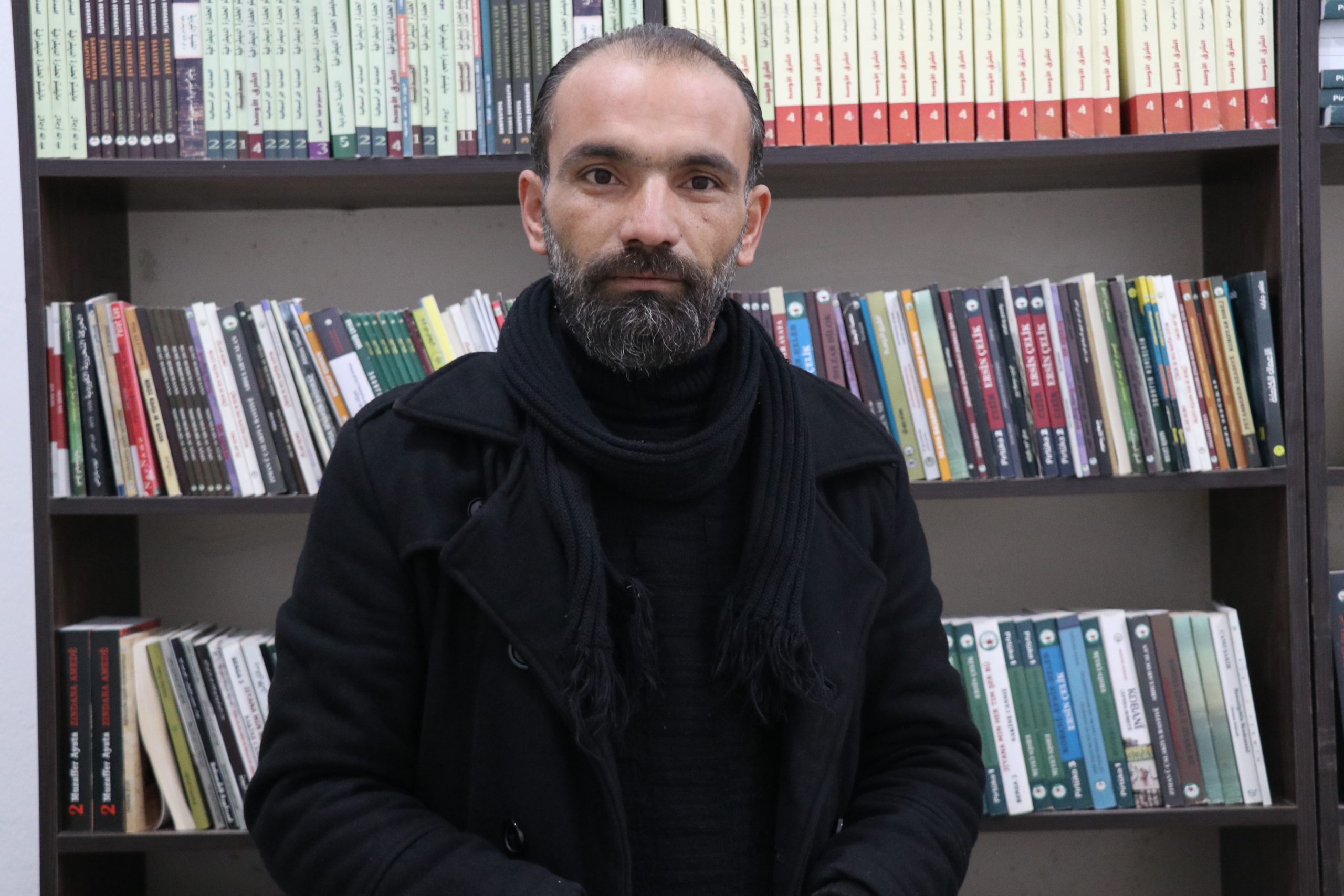 أحمد زرداشت… شاعر وأديب يخلد أحداثاً في خضم الثورة