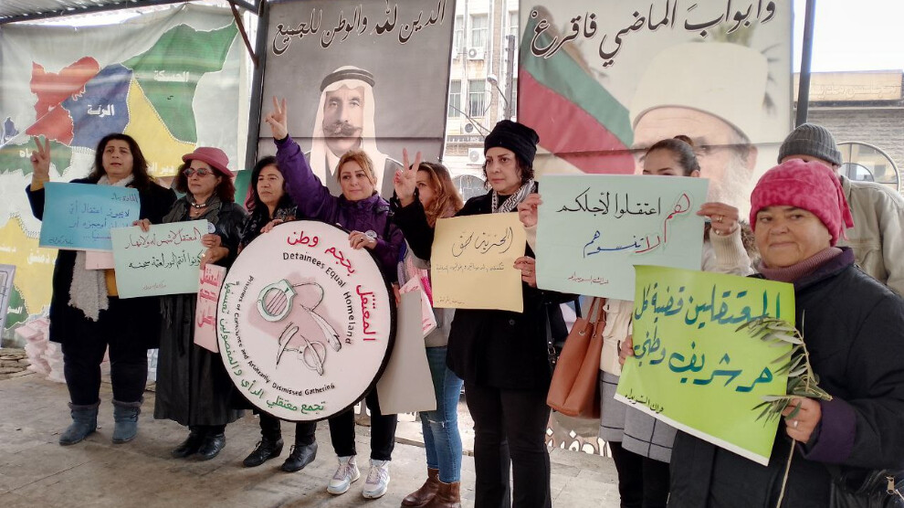 أمهات المعتقلين يطالبن بالإفراج عن أبنائهن