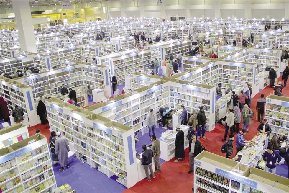 فعاليات متنوعة في معرض القاهرة الدولي للكتاب ومخاوف من تراجع المبيعات