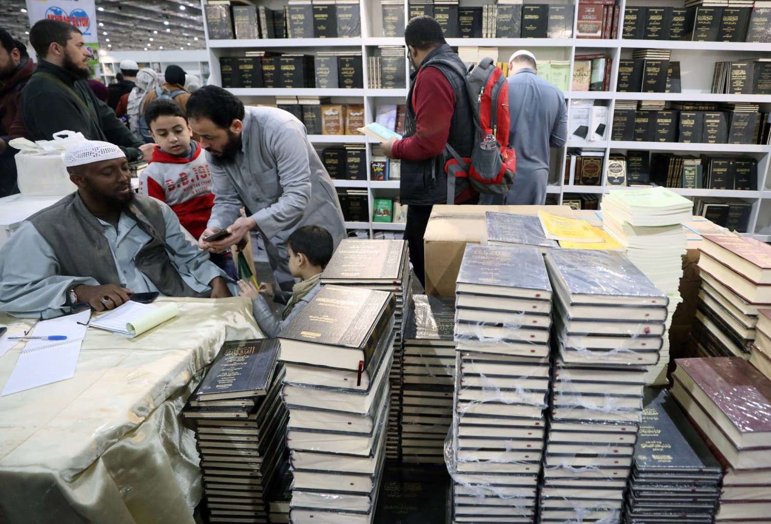 «غداء في بيت الطباخة» أفضل رواية في معرض القاهرة للكتاب