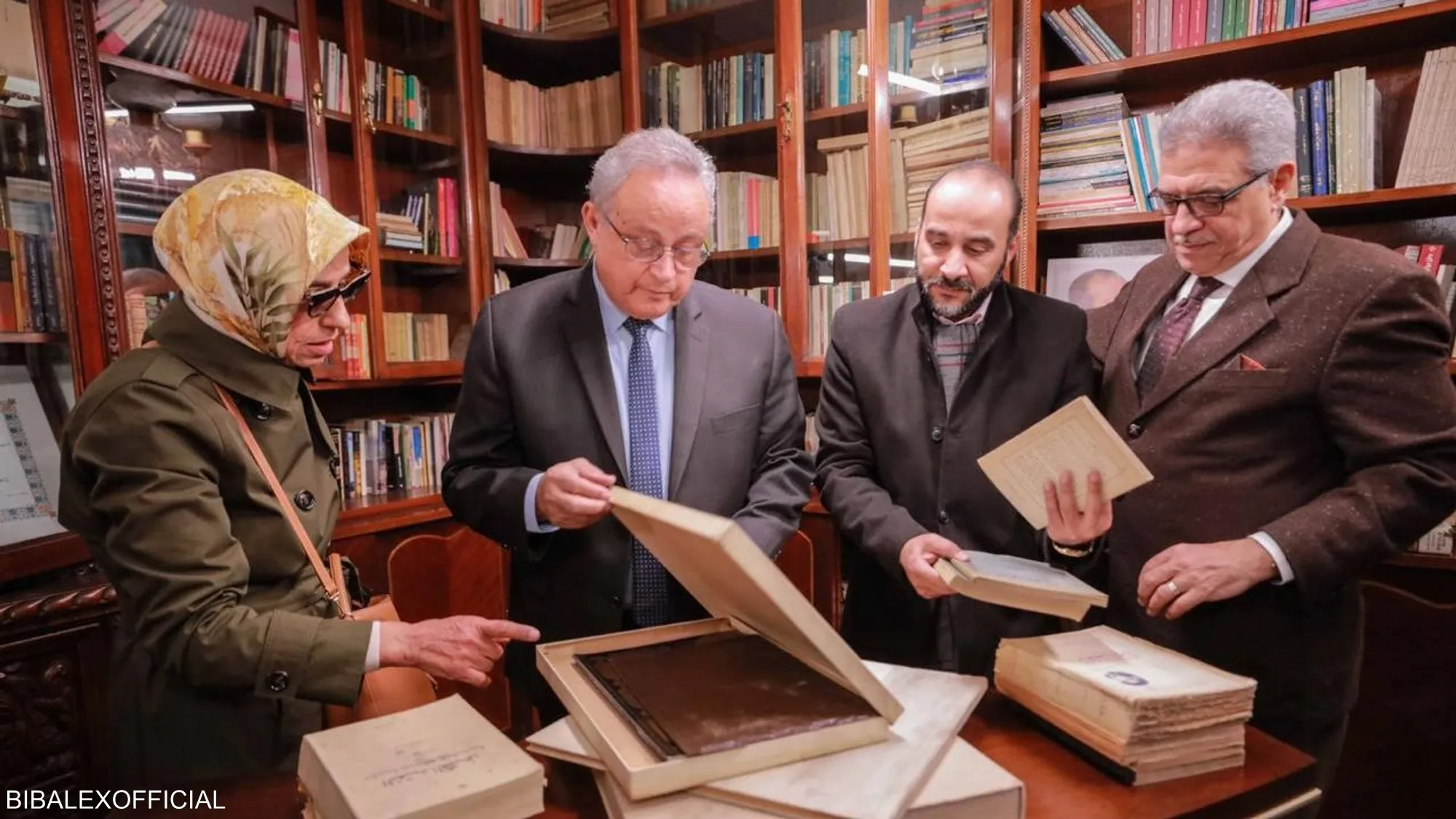 مكتبة نجيب محفوظ الخاصة تُهدى لمكتبة الإسكندرية