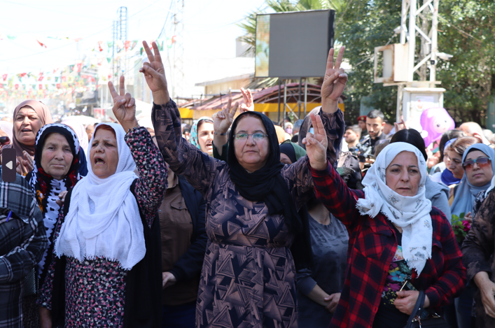 أهالي قامشلو يُشارِكون حزب المساواة وديمقراطية الشعوب فوزهم بالانتخابات المحليّة