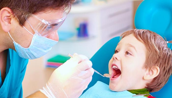أبرز أسباب تسوّس أسنان الأطفال وطرق الوقاية منه