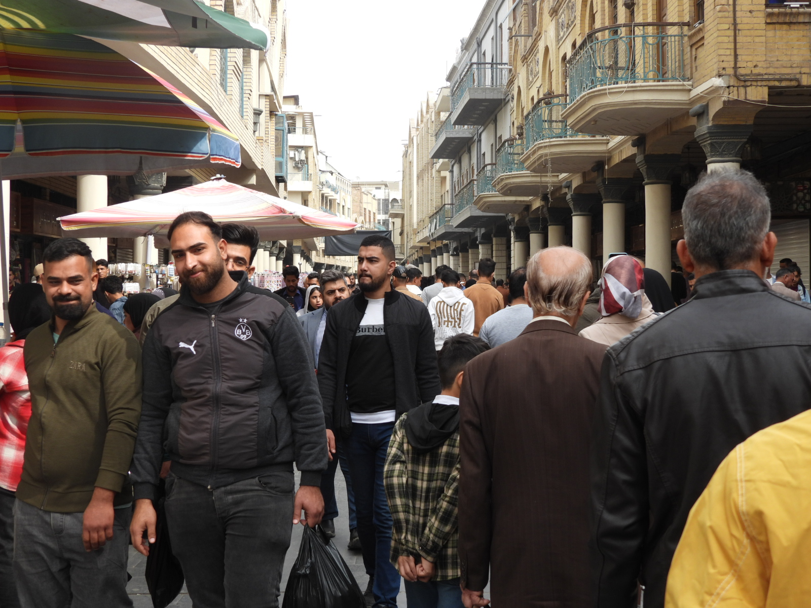 شارع المتنبي… تحت ظلال الكتب