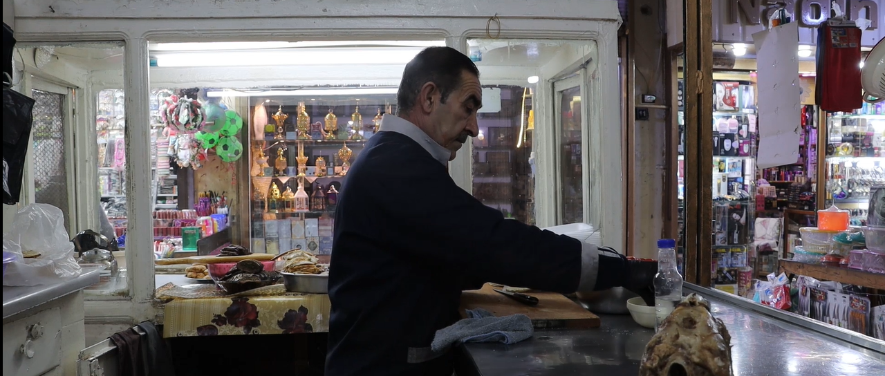 القدم والأصالة ونكهة المأكولات الشعبية لثمانين عاماً لمطعم في قامشلو