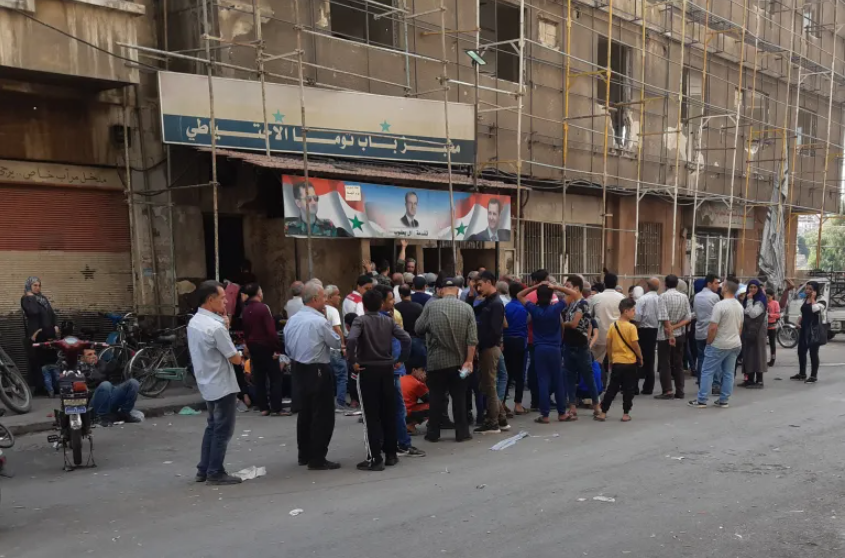 حكومة دمشق ترفع يدها عن الاقتصاد وتترك المواطنين ضحيّة للعرض والطلب