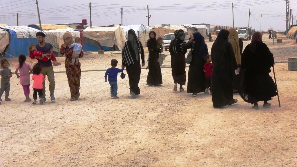 مهجر بمخيم كري سبي يتمسك بمهنته ويعدها سبيلاً للعودة