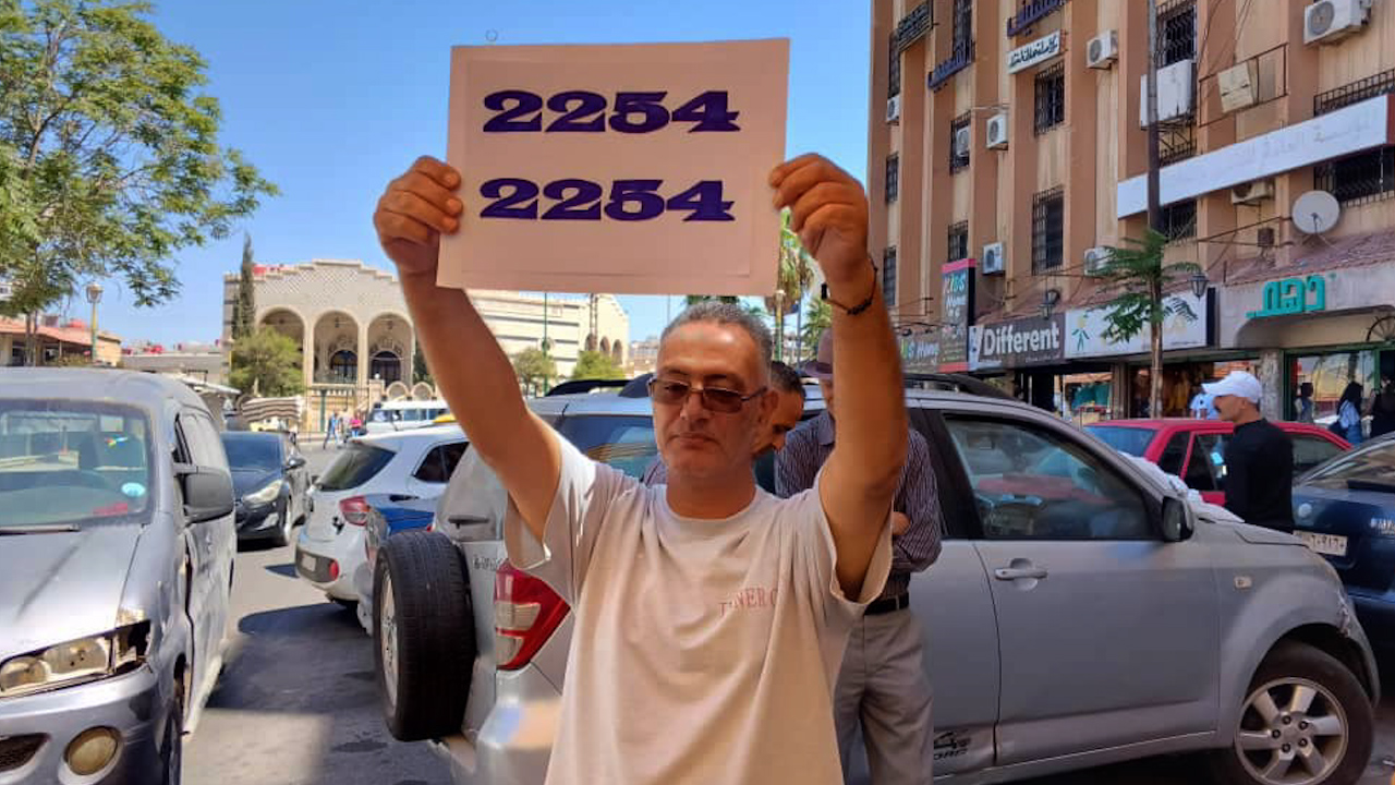 محتجو السويداء يُطالِبون بإنهاء كافة الاحتلالات