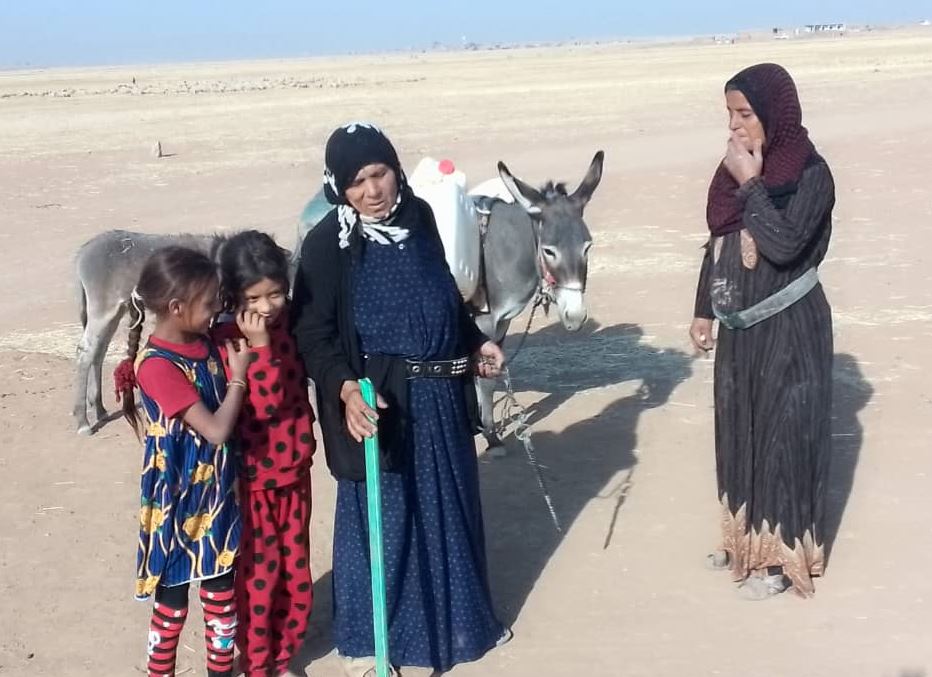 لمواجهة أزمة العطش.. أهالي مزرعة الكعيدية يلجؤون إلى طرق بدائية