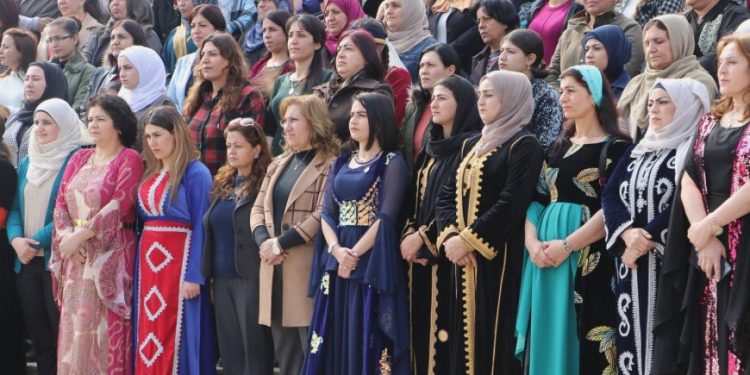 العنف ضد المرأة.. كيف حافظت الإدارة الذاتية على كيان نساء شمال وشرق سوريا..؟
