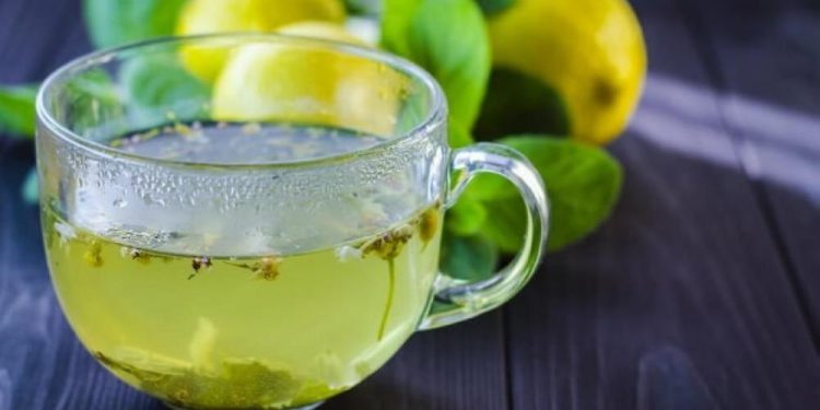 أبرزها فقدان الوزن.. خمس فوائد للشاي الأخضر مع الليمون