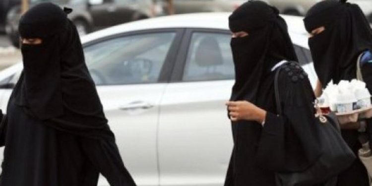 أكثر من 480 ألف امرأة سعودية التحقت بسوق العمل خلال أربع سنوات