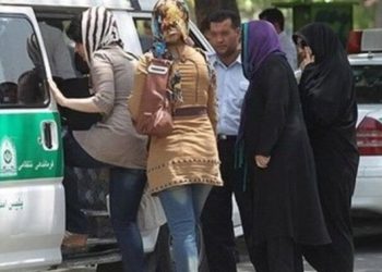السلطات الإيرانية تحكم بالإعدام على عشرة أشخاص