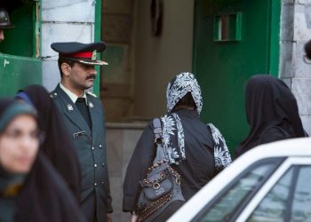 العفو الدولية تطالب بإلغاء قانون “الحجاب الإجباري” في إيران