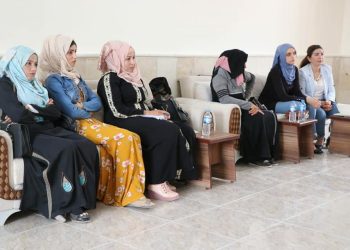 نساء دير الزور يُنفينَ الإشاعات المروجة ويؤكدنَ استقرار الوضع الأمني