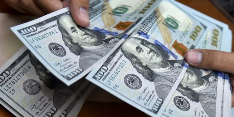 قوة الدولار تُضعِف من جهود إنشاء عملة عالمية بديلة