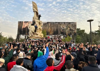 بعد سقوط نظام حكومة دمشق.. الاحتفالات تعمُّ سوريا وأبواب السجون تفتح