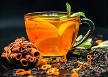 فوائد شرب الماء الساخن على الريق
