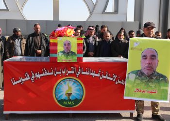 بمراسم مهيبة أهالي الطبقة يزفون الشهيد “إبراهيم محمد النجم” لمثواه الأخير