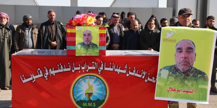 بمراسم مهيبة أهالي الطبقة يزفون الشهيد “إبراهيم محمد النجم” لمثواه الأخير
