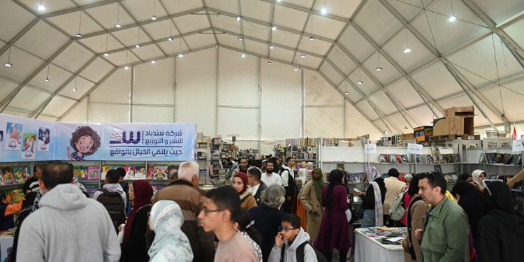 إقبال كثيف وفعاليات ثقافية مميزة في معرض القاهرة للكتاب 56