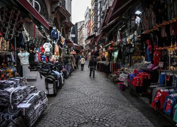 تركيا تبتعد عن الإنتاج وهناك تراجع خطير بالصناعة