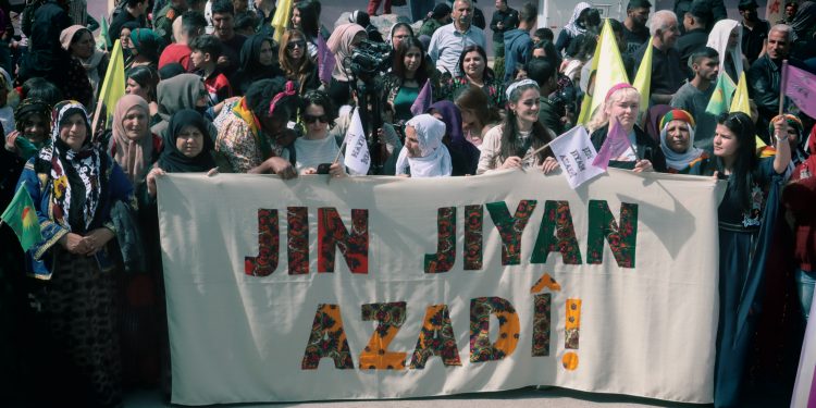 ثورة المرأة في إقليم شمال وشرق سوريا… ثورة محلية تحقق إنجازات عالمية