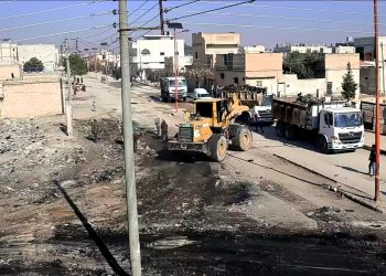 بلدية الطبقة تُباشر بحملة نظافة واسعة لتحسين الواقع البيئي في دير حافر