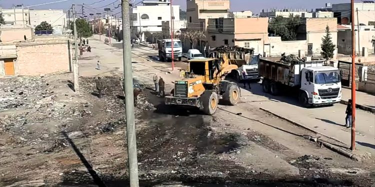 بلدية الطبقة تُباشر بحملة نظافة واسعة لتحسين الواقع البيئي في دير حافر