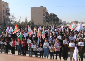 أهالي الطبقة ينددون بجرائم المحتل التركي بحق المدنيين  