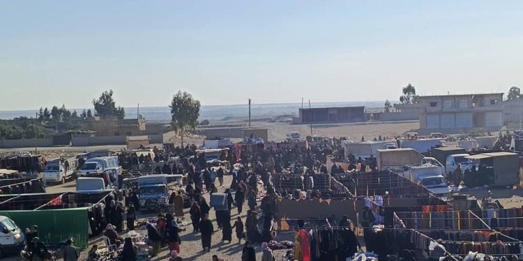 الأسواق الشعبية المُتنقلة في دير الزور… مُتنفس اقتصادي واجتماعي
