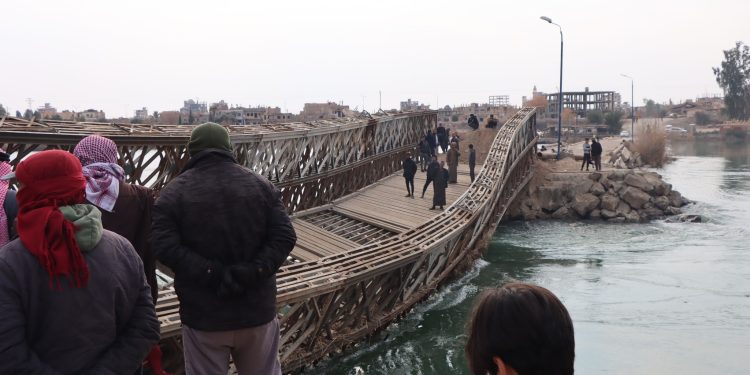 جسر دير الزور الحيوي… جهود مُكثفة لوضعه في الخدمة قريباً