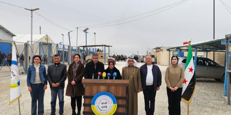 القاطنون في المخيمات… بين المعاناة والتجاهل الدولي لمبادرة الإدارة الذاتية