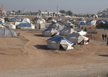 بتشكيل الكومينات مهجرو عفرين والشهباء ينظمون أنفسهم داخل مراكز الإيواء بالطبقة