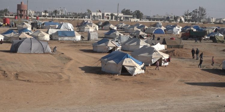 بتشكيل الكومينات مهجرو عفرين والشهباء ينظمون أنفسهم داخل مراكز الإيواء بالطبقة