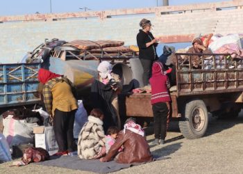 جهود الإدارة الذاتية في دعم المهجرين وسط التحديات