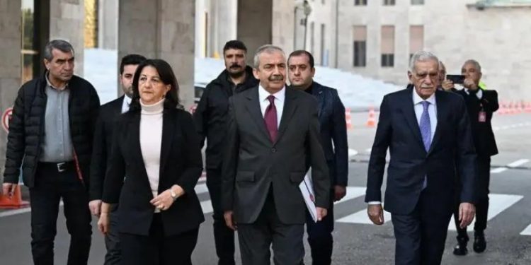 حزب المساواة وديمقراطية الشعوب يُعلِن عن لقاء جديد مع القائد عبد الله أوجلان