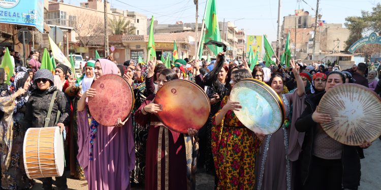 مزكين طاهر: المرأة هي الأكثر نضالاً في ثورة الفن والثقافة وحماية مكتسباتها