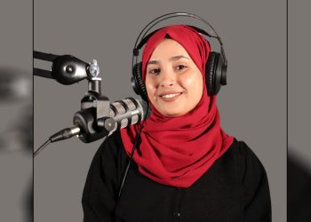 كاميليا كامل أول شابة يمنية تُنشئ منصة بودكاست في عدن